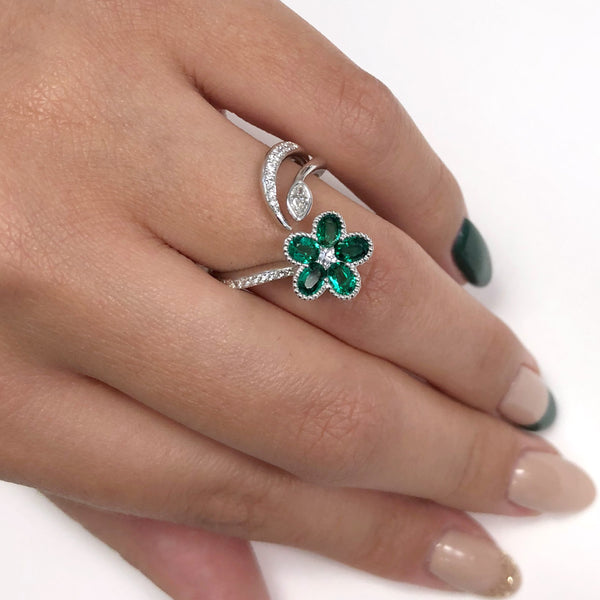 18kw Gold Emerald & Diamond Flower Ring
