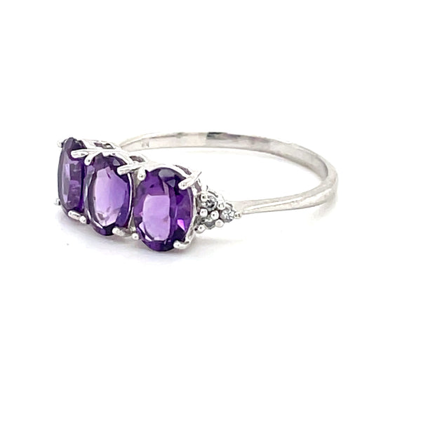 ESTATE 14KW Gold 3-Stone Amethyst Ring with Diamond Accents