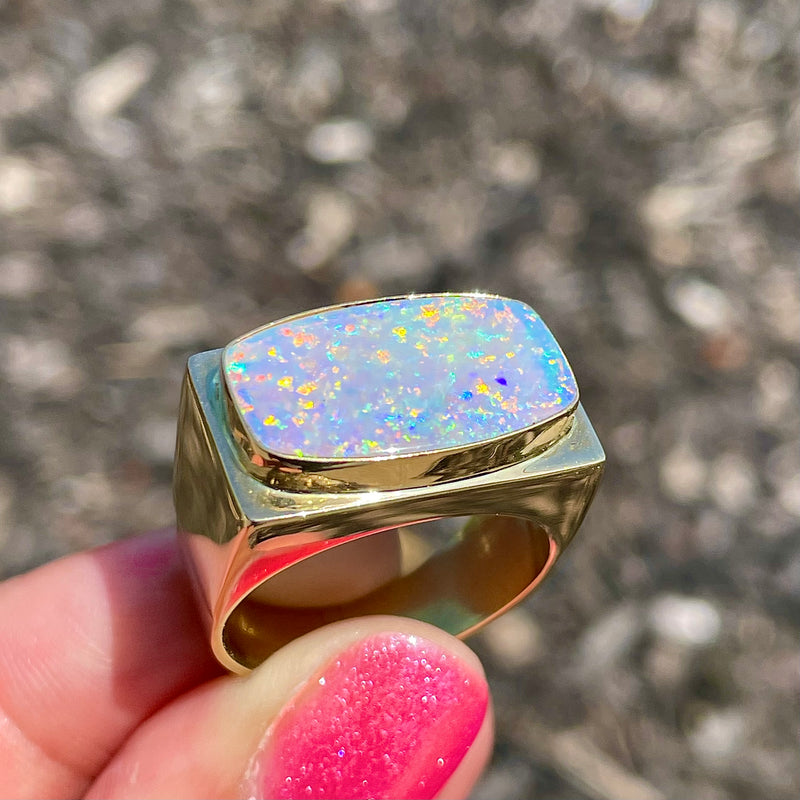 ESTATE18K YELLOW GOLD MEN’S RING WITH CREATED OPAL