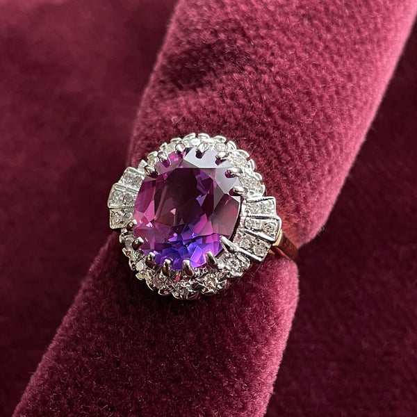 ESTATE 14K Yellow gold FASHION RING WITH ELEGANT PURPLE SYNTHETIC SAPPHIRE