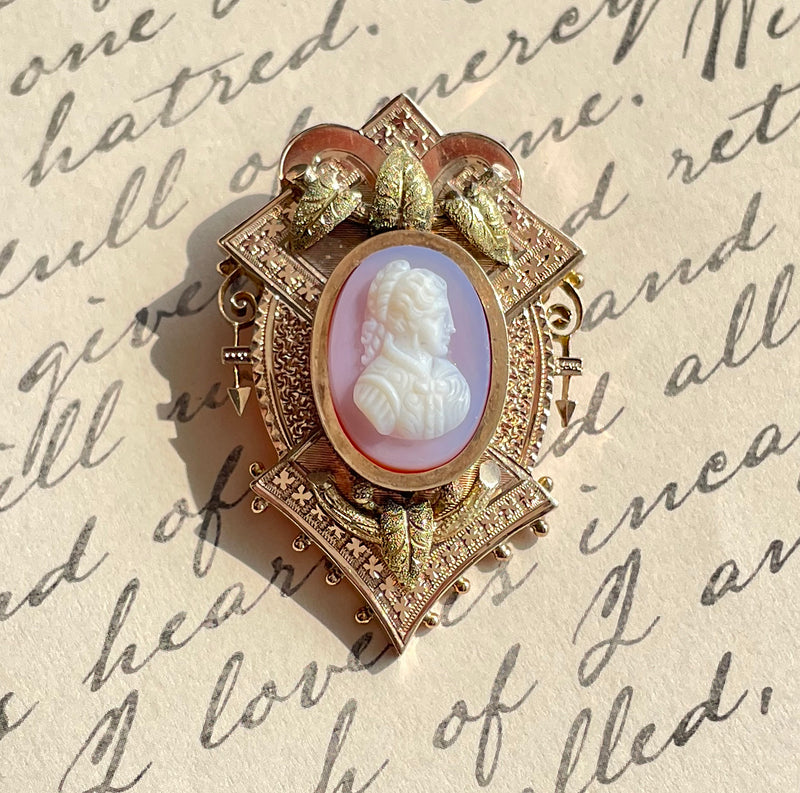 Estate 10K Yellow Gold Victorian Cameo Pendant/Brooch with Green Gold Leaf Accents