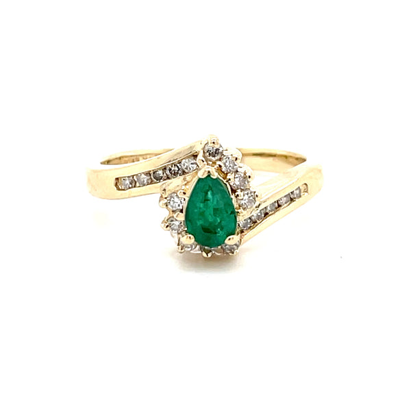 ESTATE 14K YELLOW GOLD DIAMOND AND PEAR-SHAPED EMERALD RING