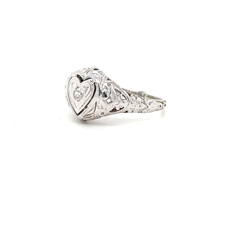 ESTATE 18K WHITE GOLD FILIGREE RING WITH HEART SHAPED CENTER