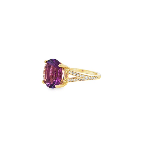 10KY Oval Starburst Amethyst Ring with Split Shank & Diamond Accents