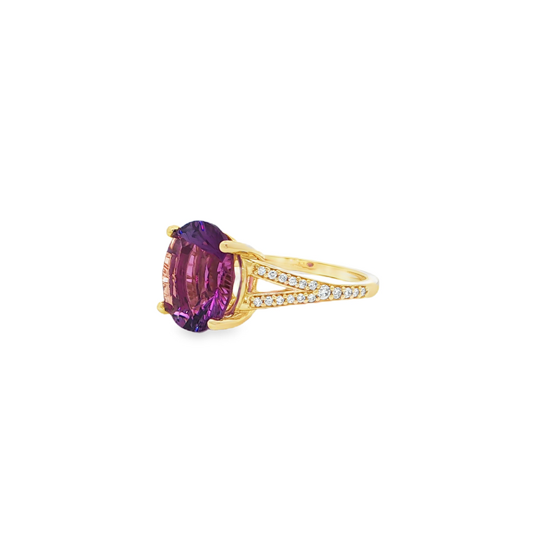 10KY Oval Starburst Amethyst Ring with Split Shank & Diamond Accents