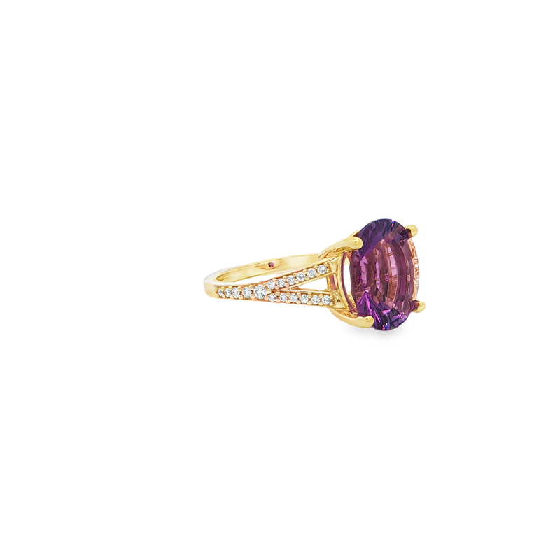 10KY Oval Starburst Amethyst Ring with Split Shank & Diamond Accents