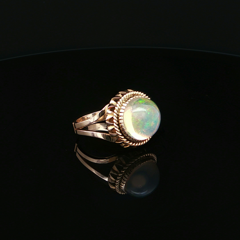 Estate 14k Yellow Gold Round Cabochon Opal Ring